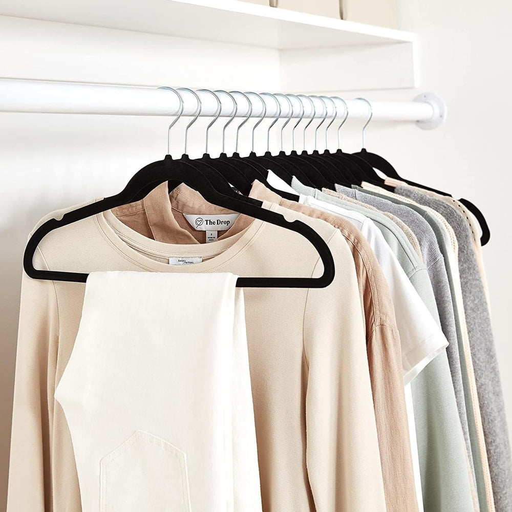 Amazon Basics Velvet Hangers, 30-Pack - Close-up