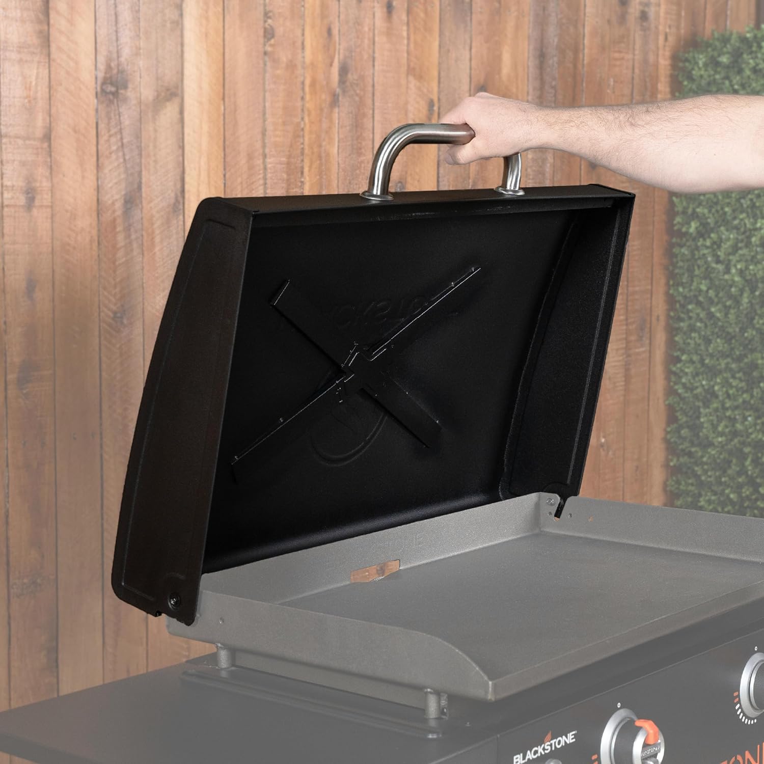 Blackstone 5857 Omnivore 28 In Griddle Hood - Detail view