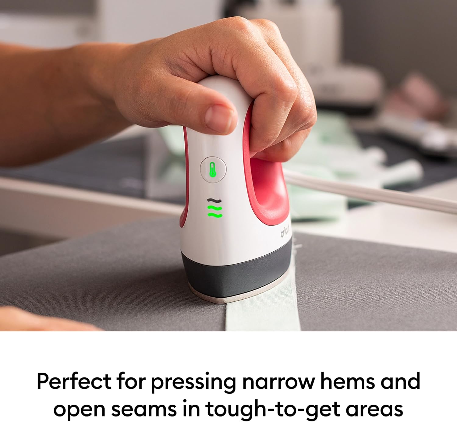 Cricut EasyPress Mini Heat Press Raspberry - Feature highlight