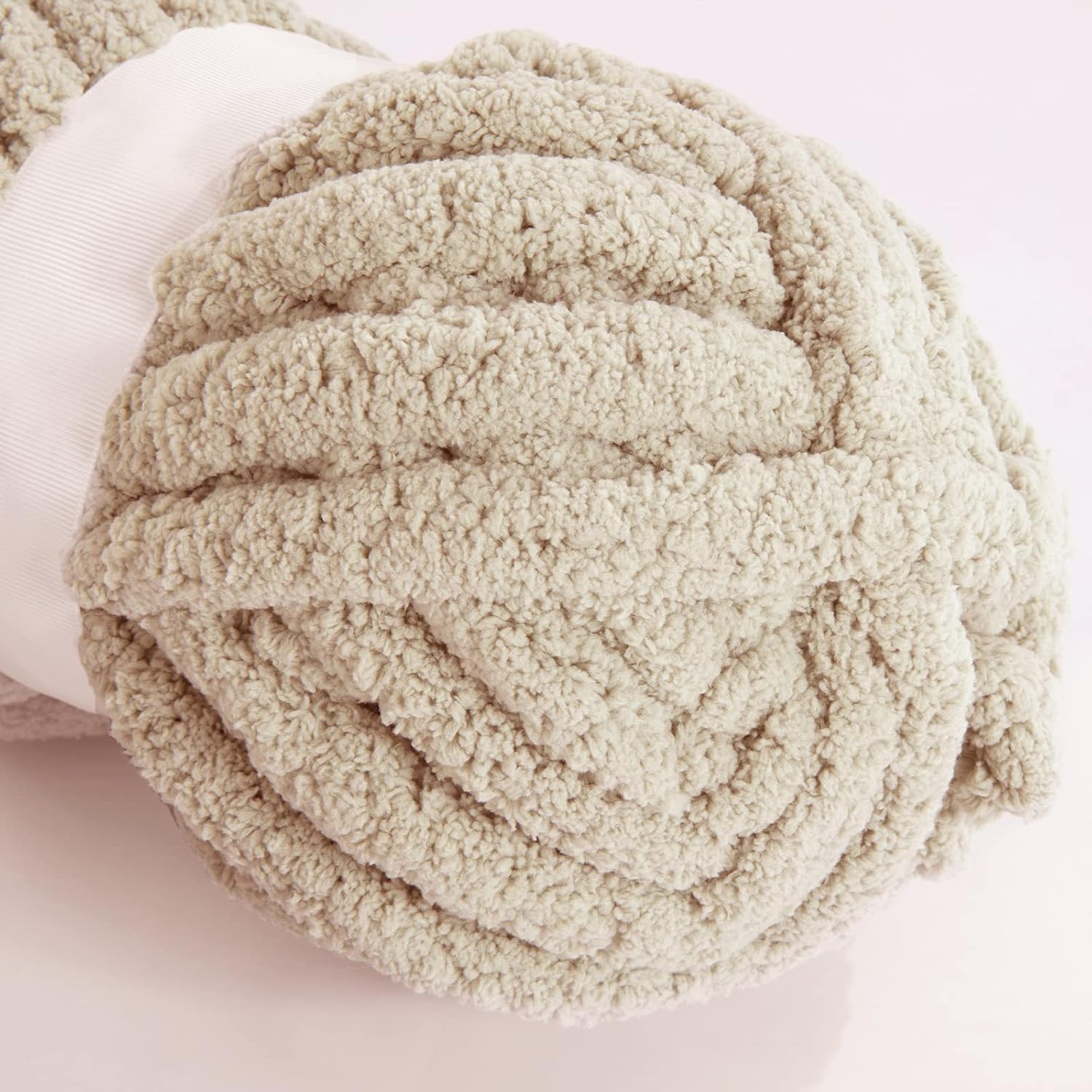 Hombys Khaki Chunky Chenille Yarn - Feature highlight