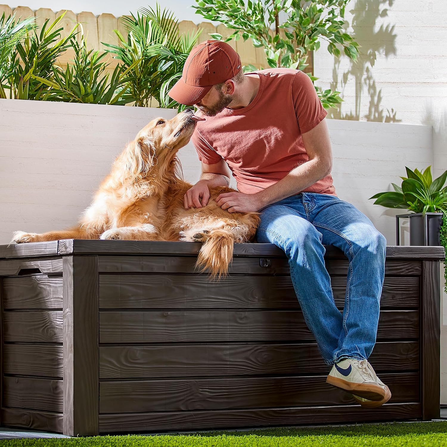 Keter 150 Gallon Resin Deck Box - Detail view